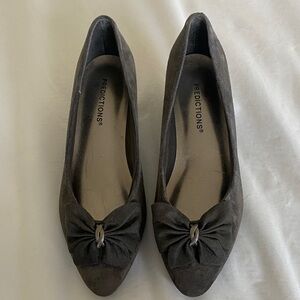 Vintage Predictions "Luna" Dark Gray Women's Bow Kitten Heels - Size 6.5